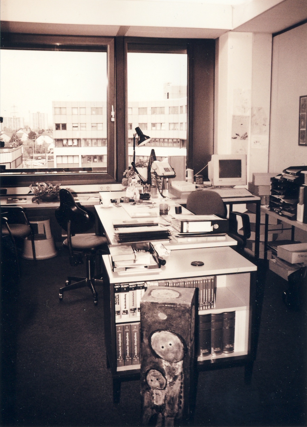 Büro des Stadtarchivs in den 1990ern, Foto: Stadtarchiv